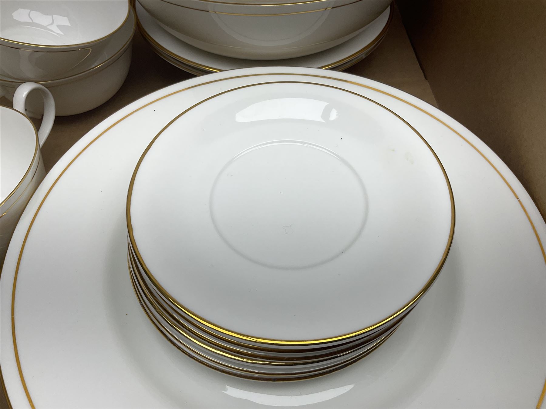 Crownford Queen's China Elegance pattern part tea and dinner service, to include Dinner plates, eight soup bowls, four tea cups etc 
