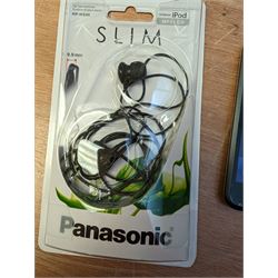 Ipod Touch 16GB, in original box, with JBL charging dock and other accessories