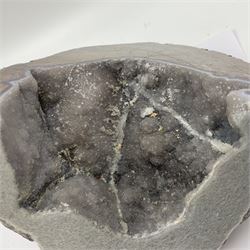 Pair of Dugway geode, natural edged bookends, in purple tones, H16cm 