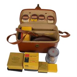 Kodak Retina Reflex camera outfit, comprising camera body serial no. EK 83509, six Schneider-Kreuznach lenses including Retina-Xenon f:2.0/50mm, Retina-Tele-Xenar f:4/135mm, Retina-Curtagon f:4/28mm and Retina-Longar-Xenon f:4/80mm, Retina-Curtar-Xenon f:4/35mm, Retina-Curtar-Xenon f:5.6/35mm, filters, platform and hood, contained within a tan Rowi carry case