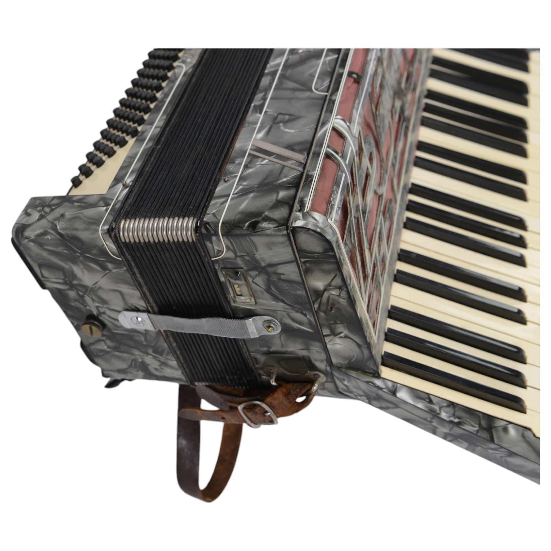 Hohner Verdi IV Piano Accordion, with a three octave keyboard and 41 keys,120 buttons, with 16 fold bellows and carrying straps.