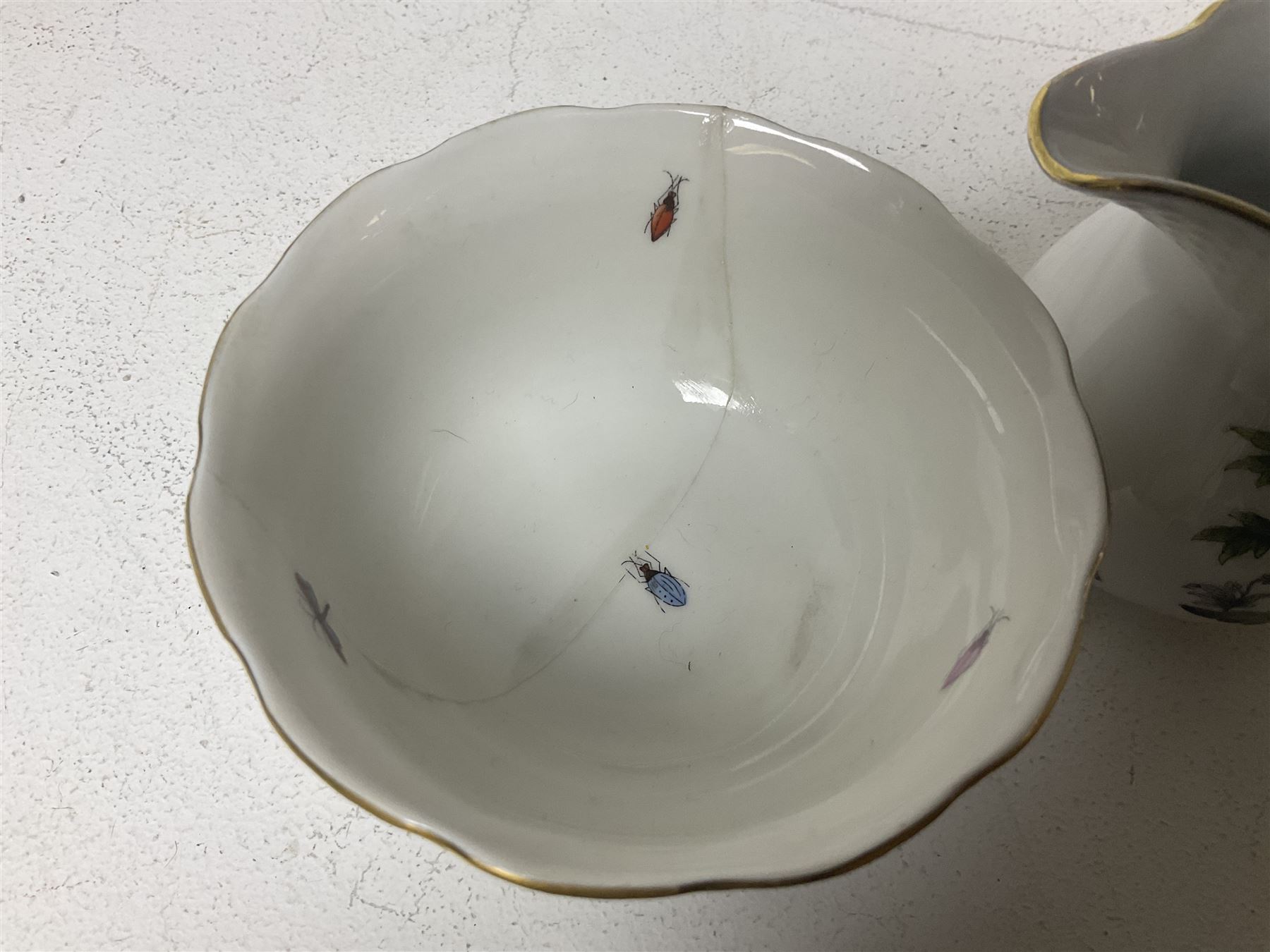 Herend of Hungary Rothschild bird pattern, part tea service, comprising two large teacups and saucers, two teacups and three saucers, milk jug, sugar bowl, five dessert plates and two side plates (18)