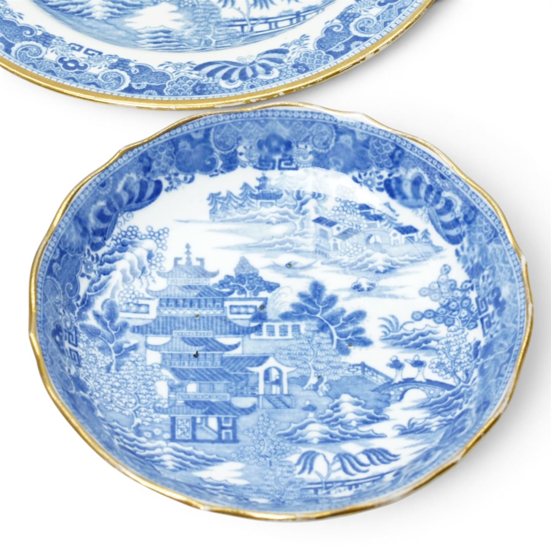 Collection of 18th/19th century willow pattern tea wares, with gilt borders