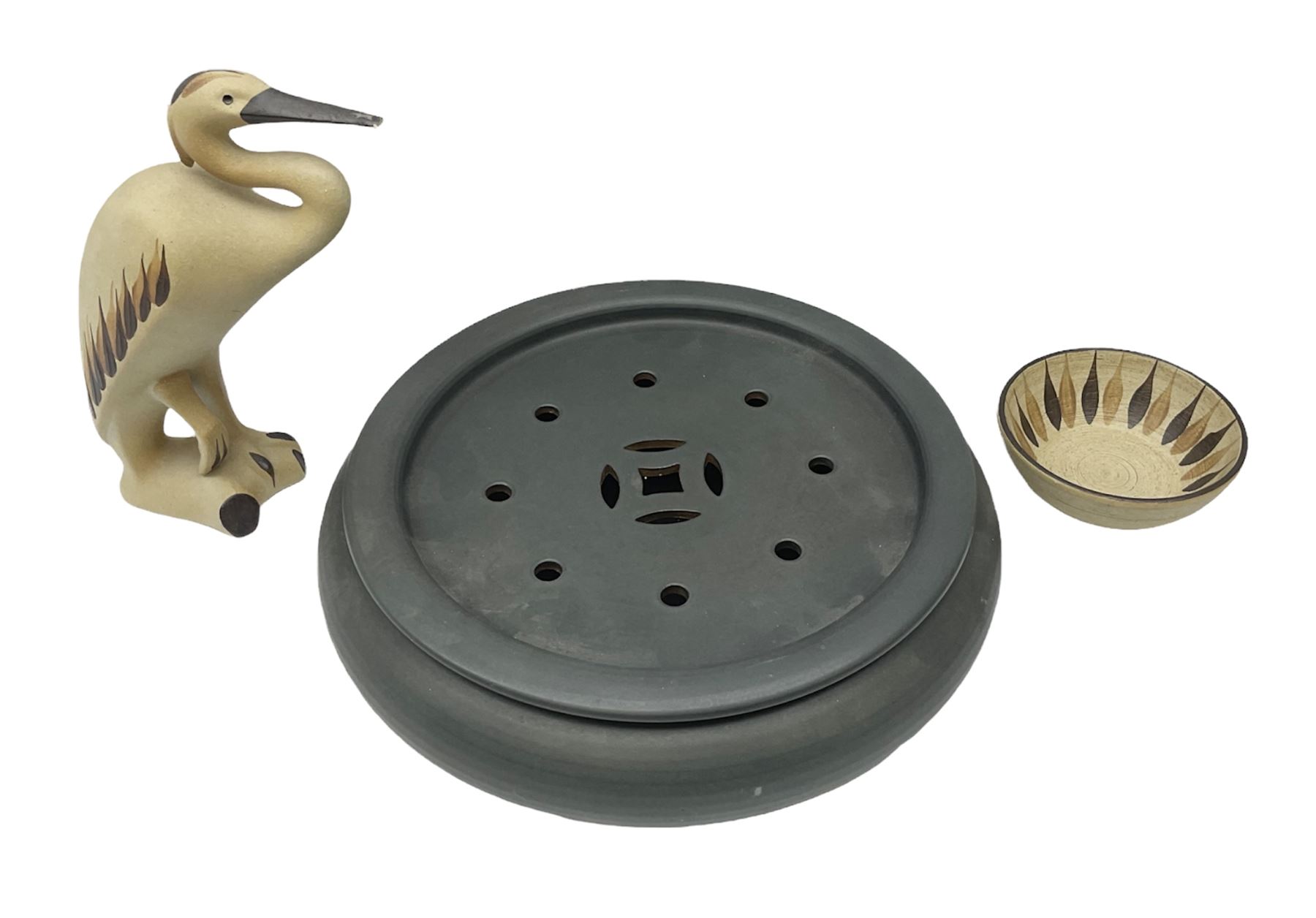 Sgrafo studio pottery heron and bowl, another ceramic bowl 