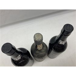 Dow's vintage port, comprising the years 1963 and two 2007, various contents and proof (3)
