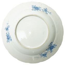 Set of five late 18th century Chinese export blue and white plates, Qing dynasty, approximately Qianlong period, D23cm 