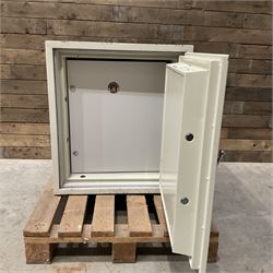 Phoenix 2000 Datacare safe, with key