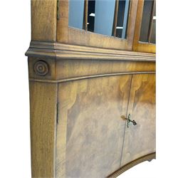 Late 20th century Georgian design mahogany concave corner display cabinet, enclosed by two curved astragal glazed doors, double cupboard below, on bracket feet