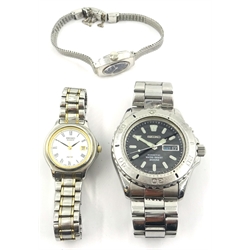 Seiko Kinetic 200m stainless steel wristwatch 5M43-0C90 no 767934, Seiko quartz SQ100 bi-metal wristwatch and a Seiko stainless steel cocktail watch  