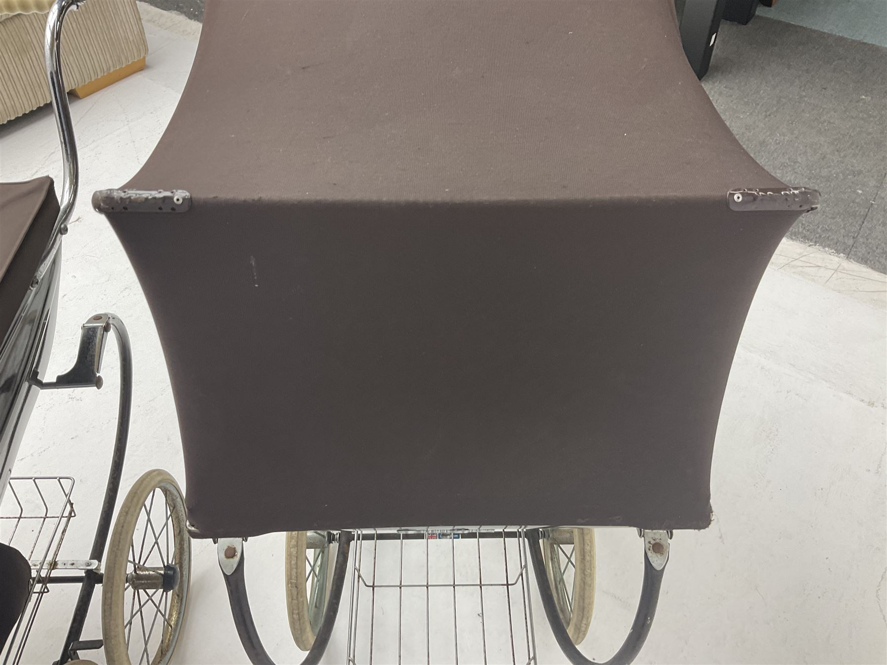 Pair of 1980s Silver Cross brown coach built dolls prams; each with folding canopy and apron, tubular framework with suspension, spoked wheels with brake and luggage rack and separate matching shopping bag L93cm