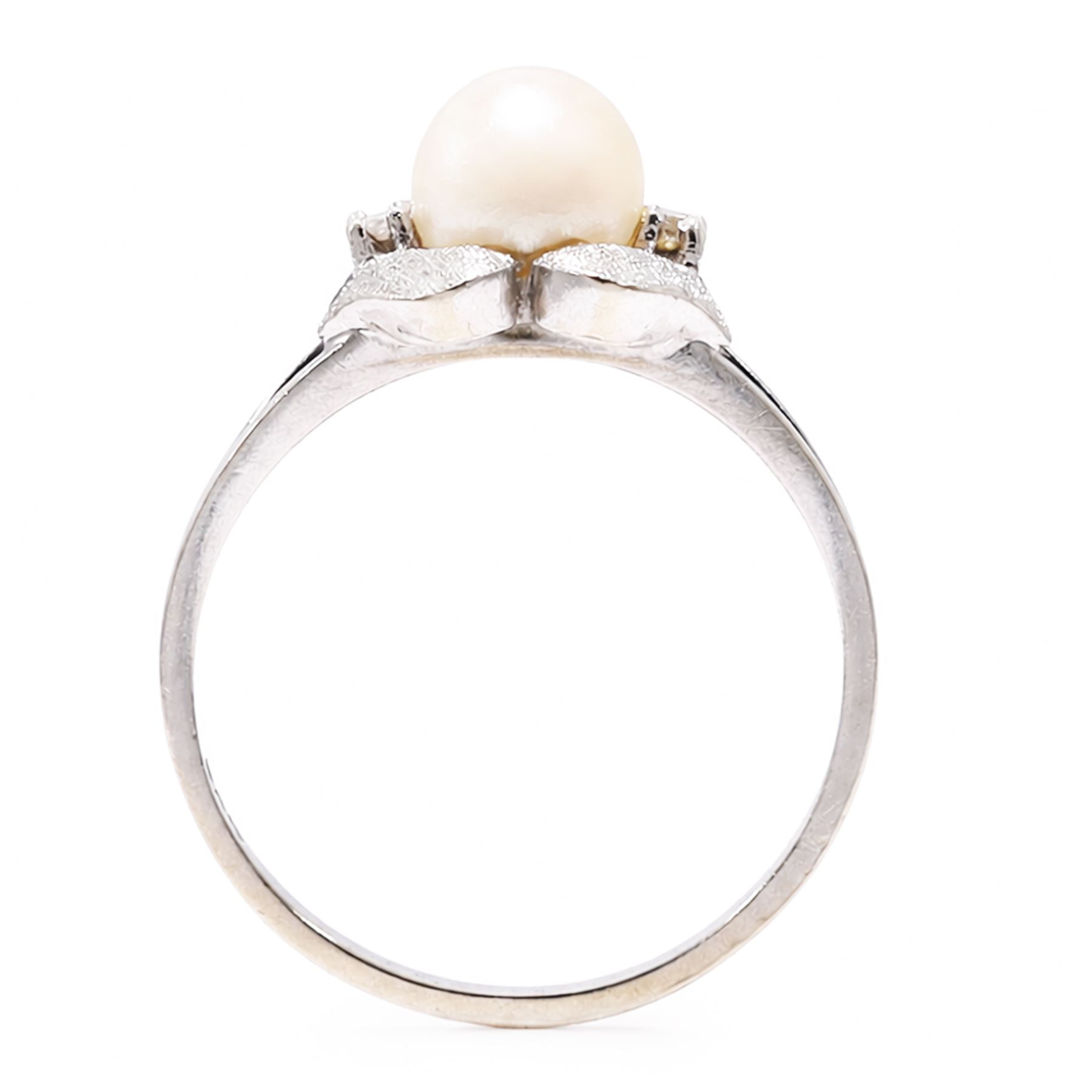 14ct white gold pearl and diamond three stone ring, single cultured white / cream pearl with a single cut diamond set either side, stamped 585