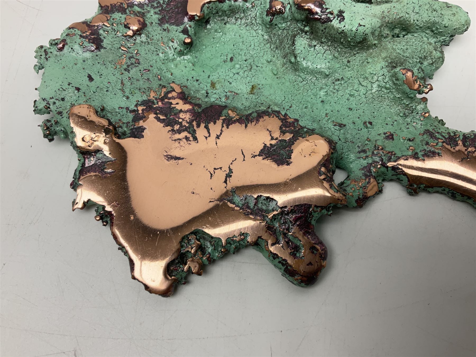 Large free form copper splash, with green patina and polished copper accents, at largest point H16cm, L18cm