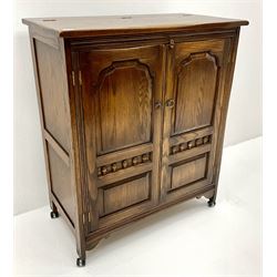 Mid to late century oak cabinet, single hinged top, two cupboard doors, stile supports 
