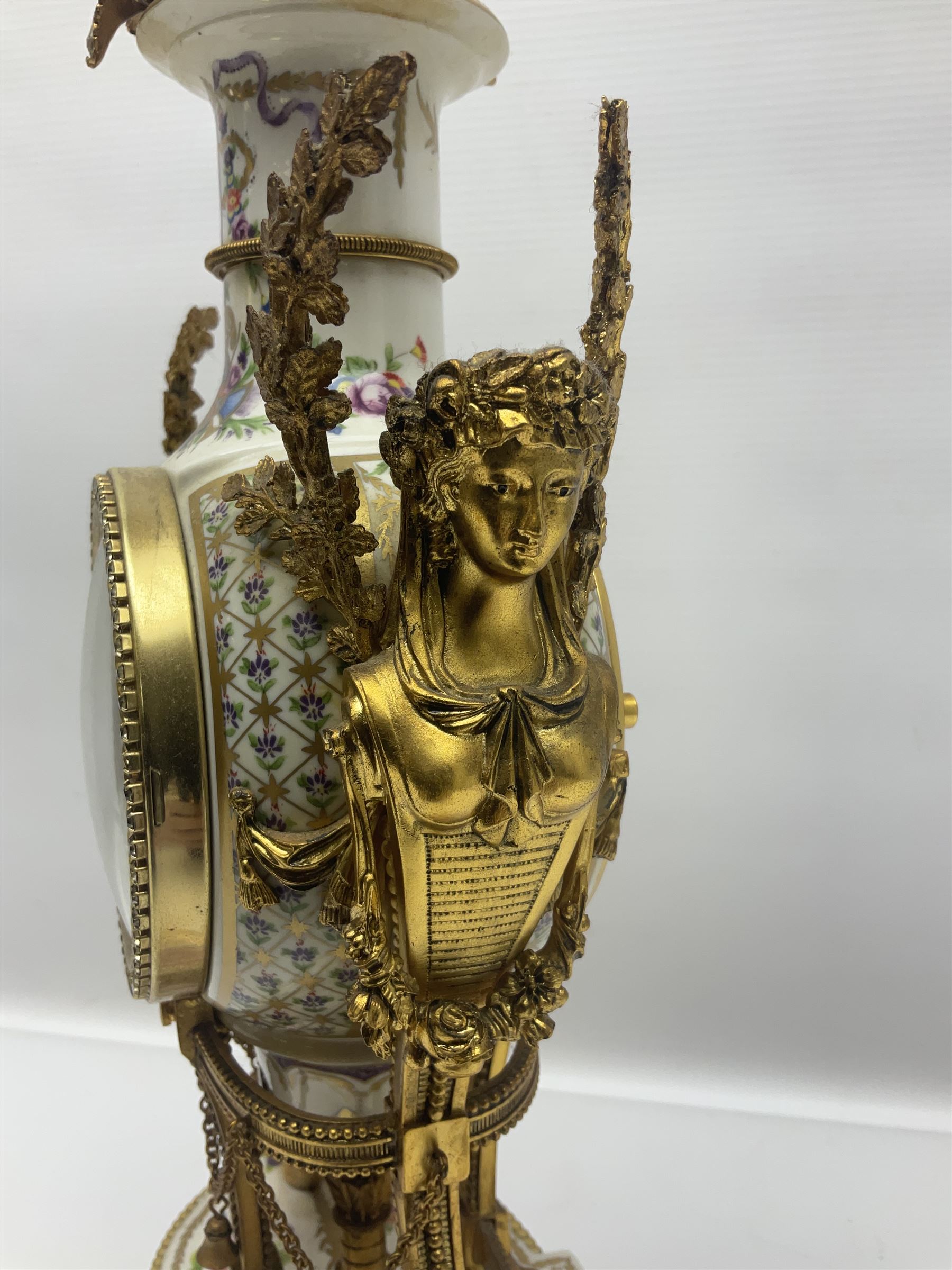 Franklin Mint; Marie Antoinette flowers of Versailles clock, H42cm