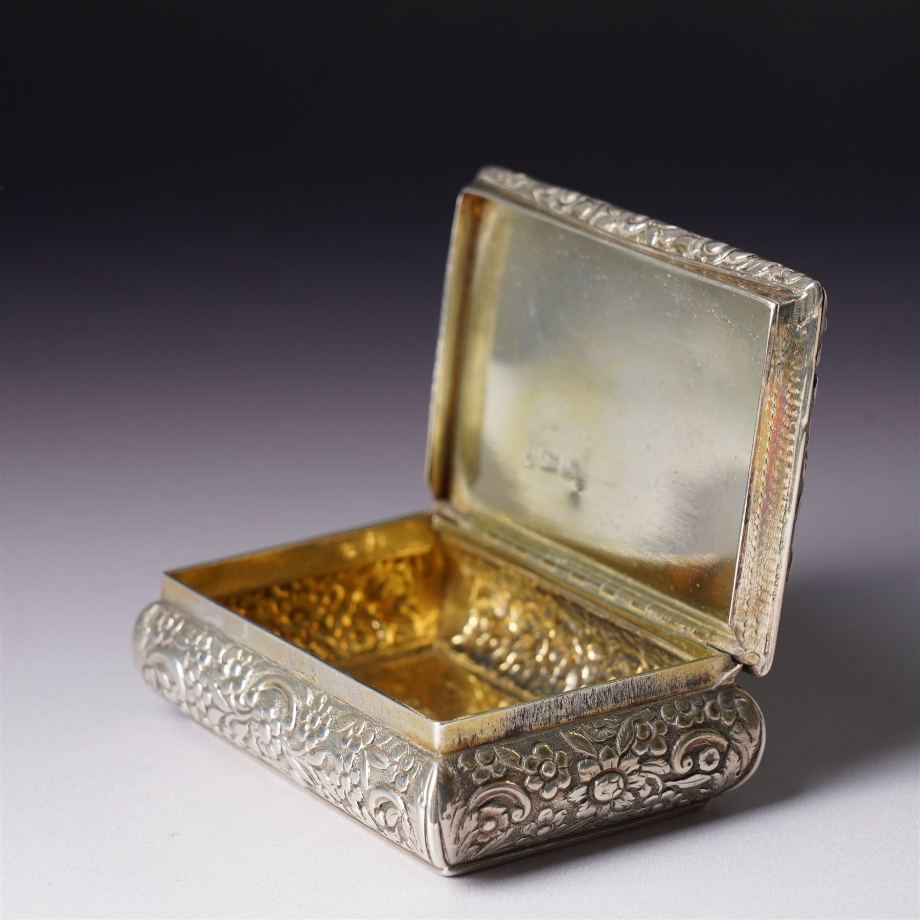 William IV silver snuff box with floral border, gilded interior 8cm x 5.5cm Birmingham 1831 Maker Nathaniel Mills
