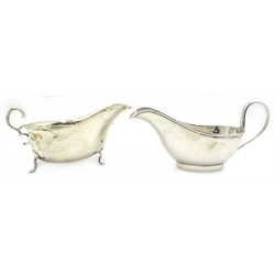 Two hallmarked silver sauce boats approx 6oz
