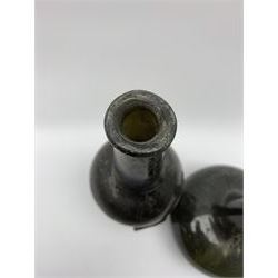 18th century green glass bottle, of onion form, H15cm, together with an 18th century green glass wine bottle, with seal depicting a boar beneath a crown, probably the Edgcumbe Crest, H27cm