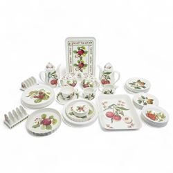 Extensive Portmeirion Pomona pattern table service comprising twelve dinner plates, seven ...