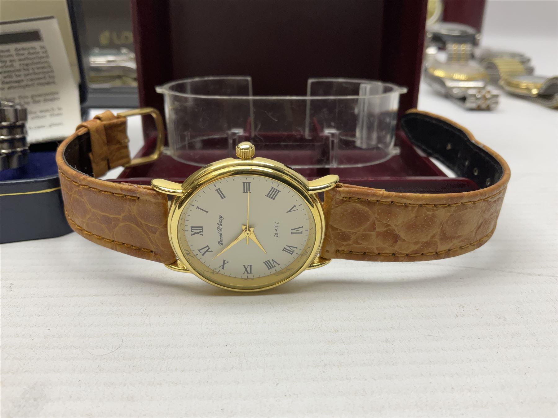 Collection of gentlemans quarts and automatic wristwatches, including Seiko Kinetic, Lorus, Limit and Citizen Eco Drive