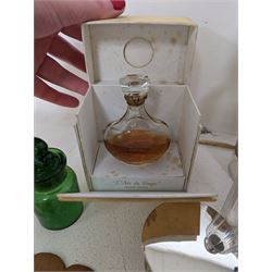 Vintage scent bottles and perfumes, including Roger & Gallet Jean Marie Farina, Nina Ricci L'Air du Temps, Avon Moonwind together with a boxed Bourjois compact etc