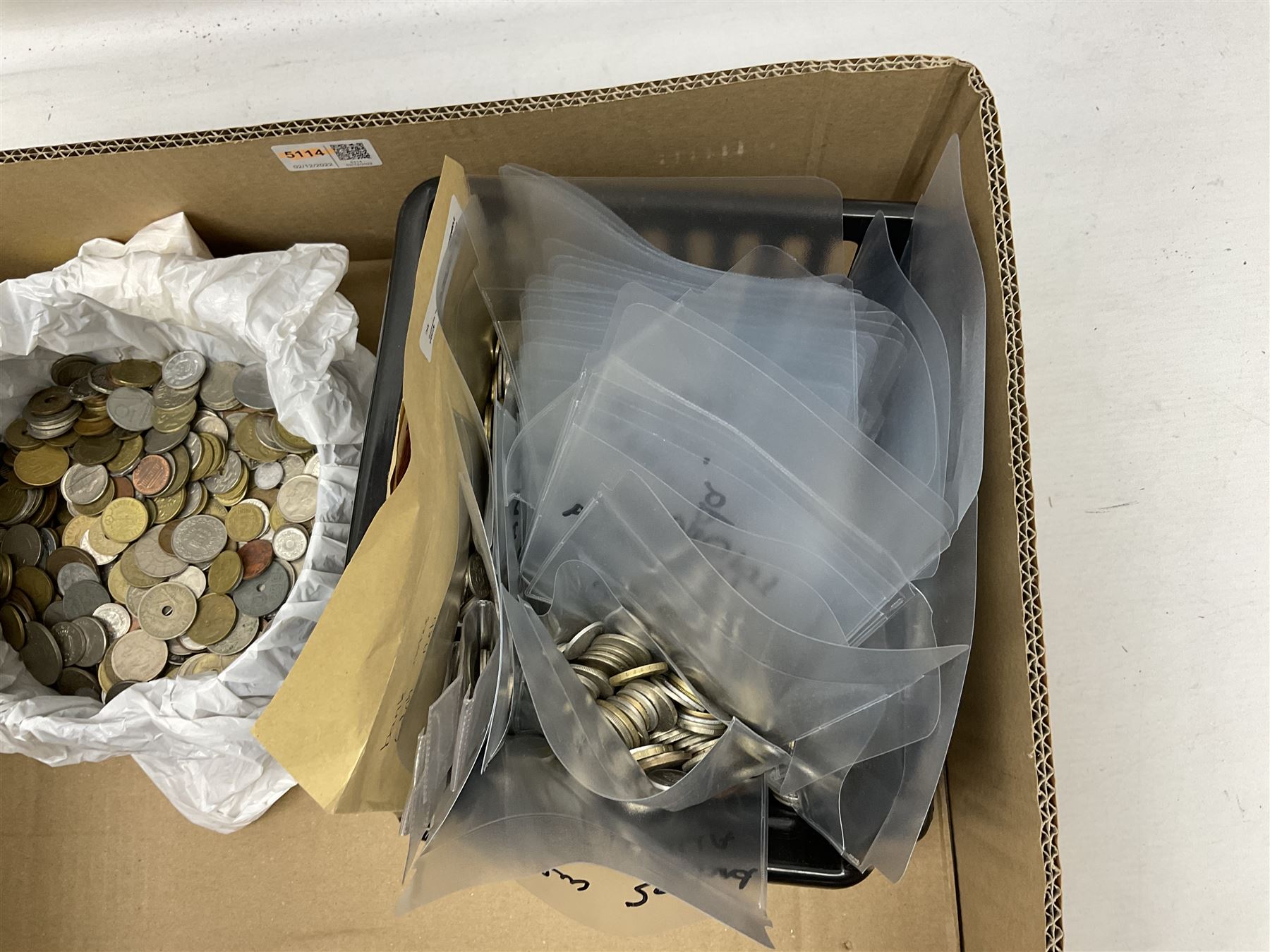 Collection of Great British and World coins including pre decimal and pre Euro coinage and various international banknotes, including India, Saudi Arabia, Jordan, etc