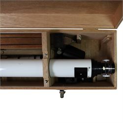 Prinz Optics Astronomical telescope model 660, D = 76.2mm, f/1250mm, with wooden tripod in a wooden box 