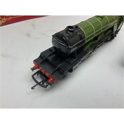 Hornby '00' gauge - Class 9F 2-10-0 locomotive 'Evening Star' No.92220; Standard Class 7P6F locomotive 'Britannia' No.70000; both boxed; and 4-6-2 locomotive 'Flying Scotsman' No.4472; in box base only with slip-case (3)