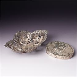 Edwardian silver oval dressing table box, the hinged cover embossed with angel heads W10cm...