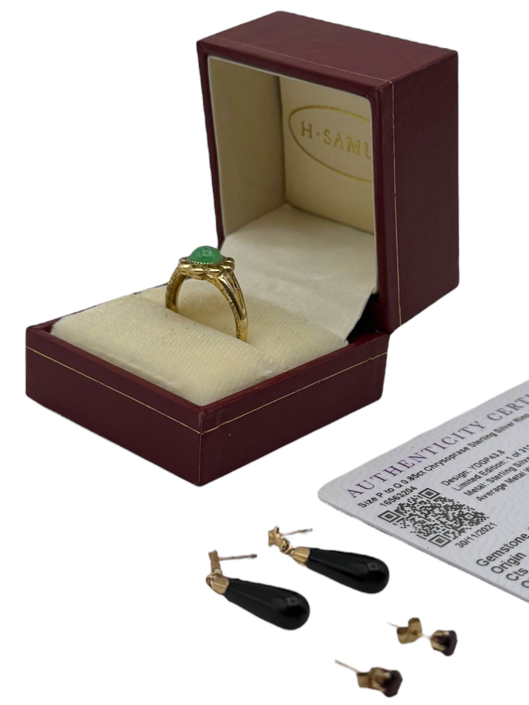 Silver-gilt chrysoprase flower ring, boxed with authenticity certificate, together with two pairs of 9ct gold earrings
