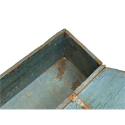 16th/17th century oak six plank boarded kist 