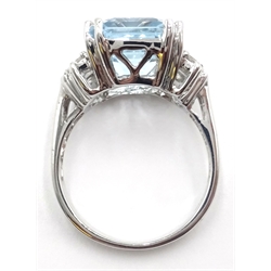  18ct white gold emerald cut aquamarine and diamond ring stamped 750, aquamarine approx 7 carat, diamonds approx 0.7 carat  