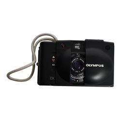 Five Olympus compact digital cameras, comprising Superzoom 800S, Camedia C-450 Zoom, Superzoom 160, XA3 and a boxed Camedia C-100