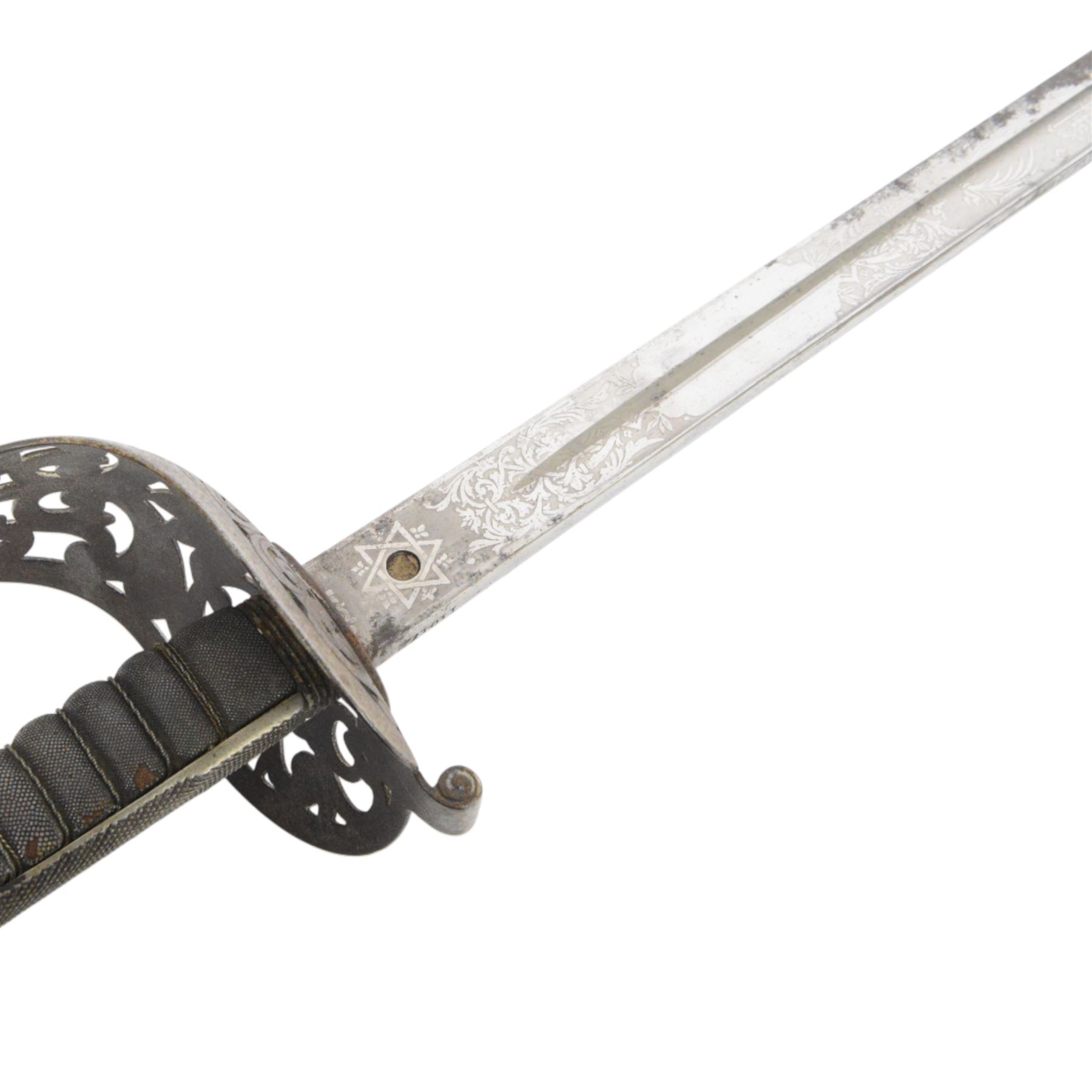 Edward VII 1887 Pattern Heavy Cavalry Officer's sword, 89cm single edge fullered etched blade, numbered 11017 to the back of the blade, decorative pierced guard, fishskin and wire handle, in a leather scabbard, overall L106cm 