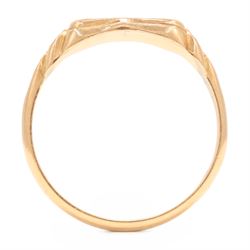 Edwardian 9ct rose gold signet ring, the shield head engraved with initials C G, with scroll design shoulders, Chester  1909