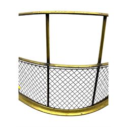 Two Victorian brass fenders, with lattice design, 123x31x18cm, the other of serpentine form with wire grille, 87x38cm, (2)