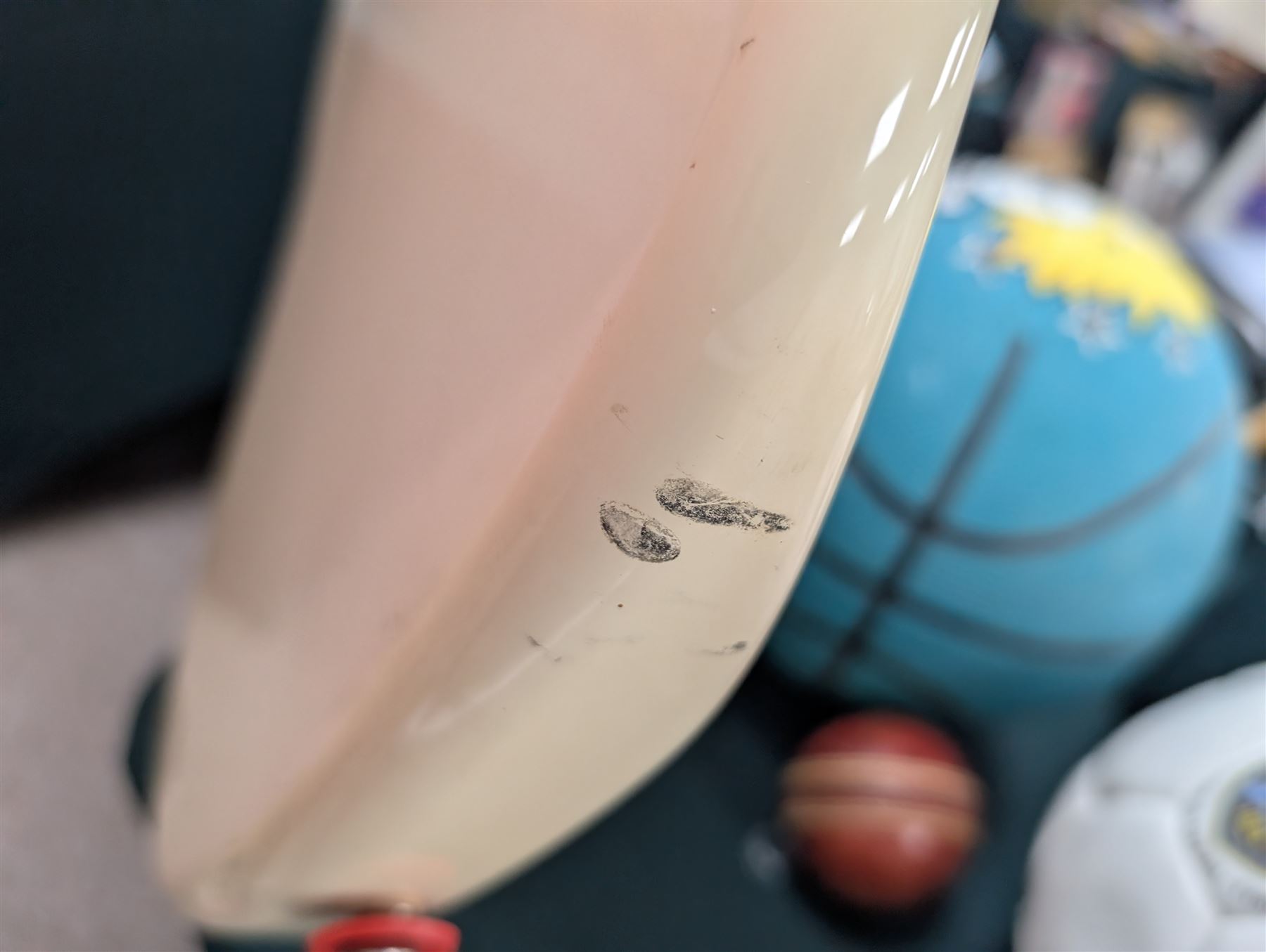 Fender jazz bass guitar, serial no. MZ7182451 made in Mexico c.2007, with cream body, white scratch plate, maple neck, guitar L120cm