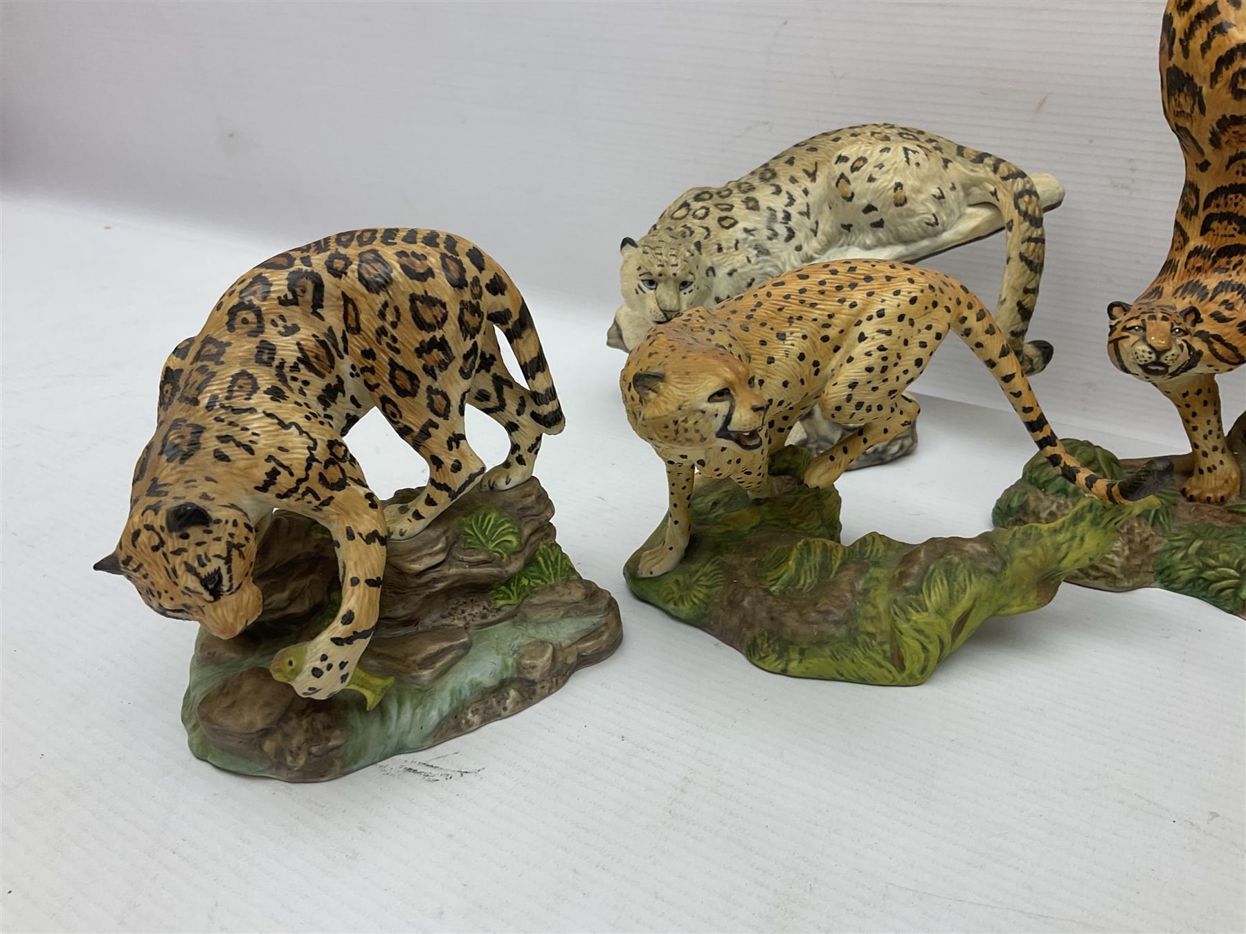 Ten Franklin Mint National wildlife Foundation Big Cats of the World figures to include, White Bengal Tiger, Jaguar, Cougar, Cheetah, Clouded Leopard etc, with display stand