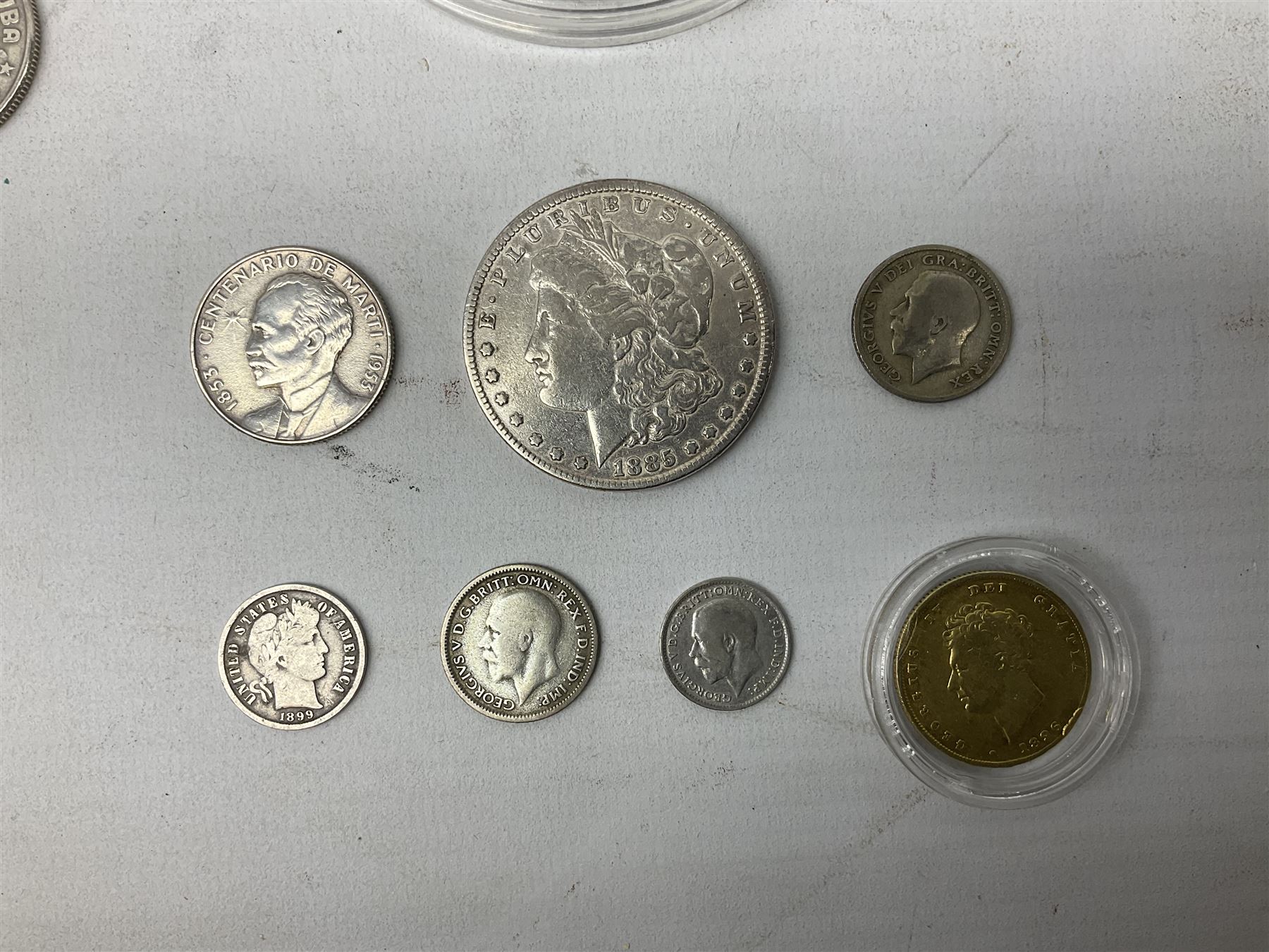 Coins including United States of America 1885 Morgan dollar, Queen Elizabeth II Bailiwick of Guernsey 20012 and 2013 five pound coins, Isle of Man Paddington Bear 2008 one crown, various other commemorative coins etc