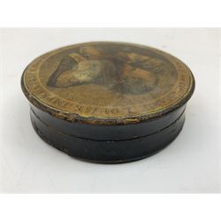 Early 19th century Napoleonic circular papier mache snuff box, the lid decorated with central circular reserve depicting dual bust portraits of Napoleon Bonaparte and Marie-Louise in neoclassical style surrounded by text reading 'NAPOLEON Ier, L'EMPEREUR DES FRANCAIS Né le 15 Aôut 1769 - MARIE LOUISE IMPERATRICE Né le 12 Xbre 1791', D9cm