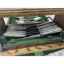 Silver plated canteen of kings pattern cutlery, house in oak canteen of trapezium form 