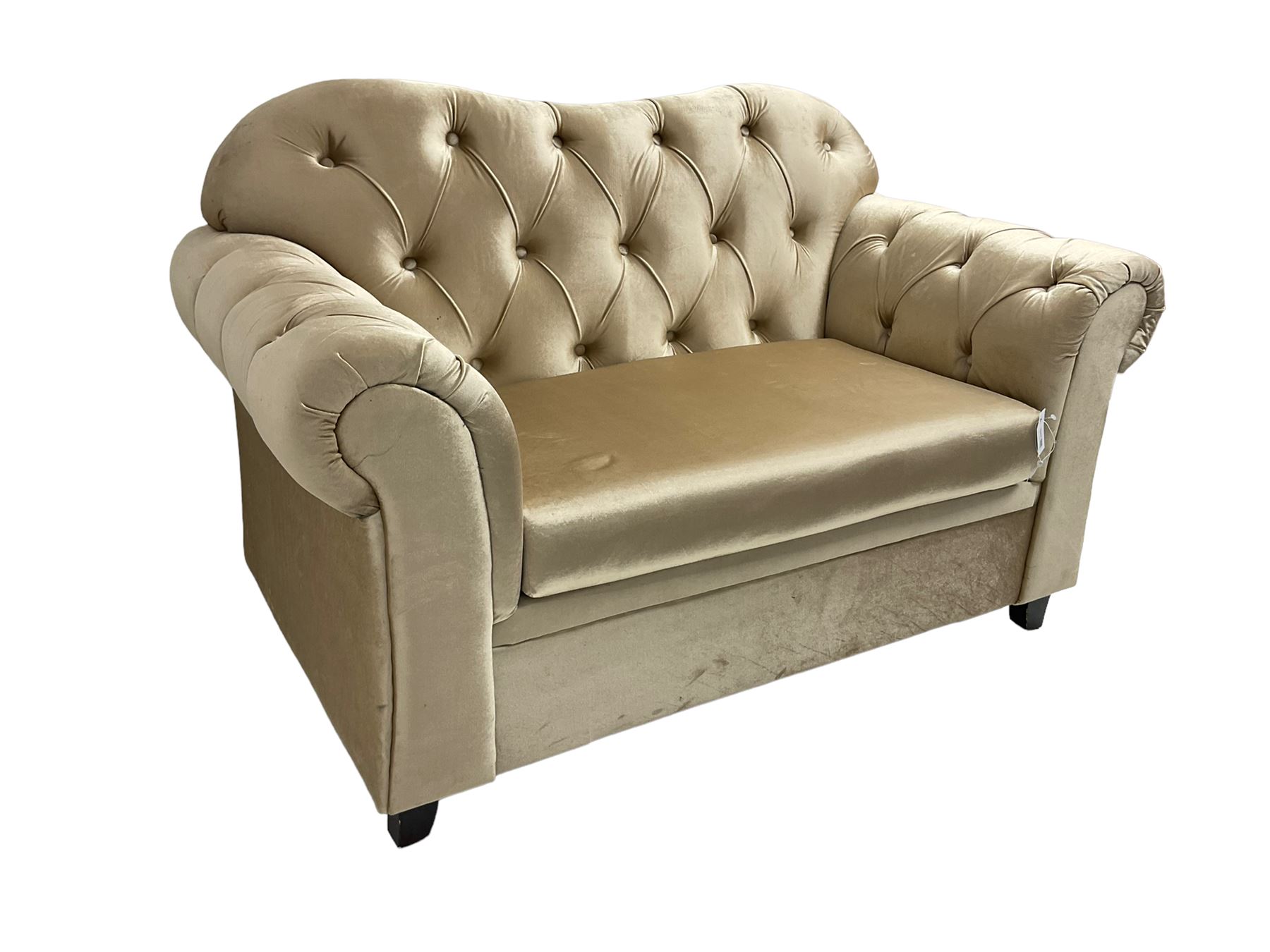 Chesterfield shaped snuggler sofa, upholstered in buttoned champagne fabric, with scatter cushions
