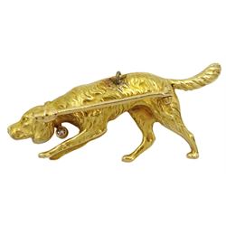 18ct gold Golden Retriever brooch, the collar set with a single stone old cut diamond