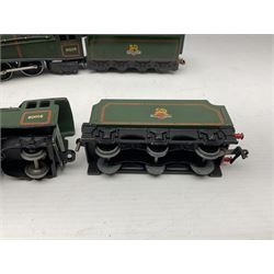 Hornby Dublo - 3-rail - EDL2 Duchess Class 4-6-2 locomotive 'Duchess of Atholl' No.6231 in LMS maroon; Class A4 4-6-2 locomotive 'Silver King' No.60016 in BR green with associated tender; and re-named Class A4 4-6-2 locomotive 'Lord Faringdon' No.60034 in matt green and BR gloss green tender; each in modern collector's plain blue box (3)