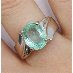 18ct white gold oval paraiba tourmaline, with diamond chip shoulders, Birmingham 2006