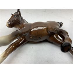 Six Beswick figures of bay horses, including large hunter no.1734, Shire horse no.818, horse with tucked head no.1549, etc (6)