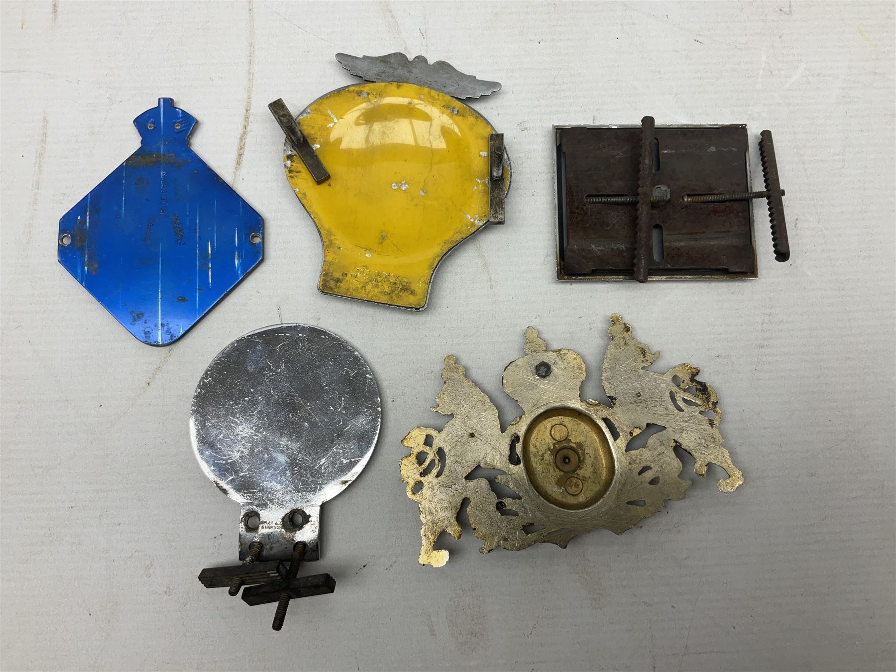 Four car badges, comprising two RAC, AA and a Morgan Sports Car Club example, together with a Royal Coat of Arms plaque (5)