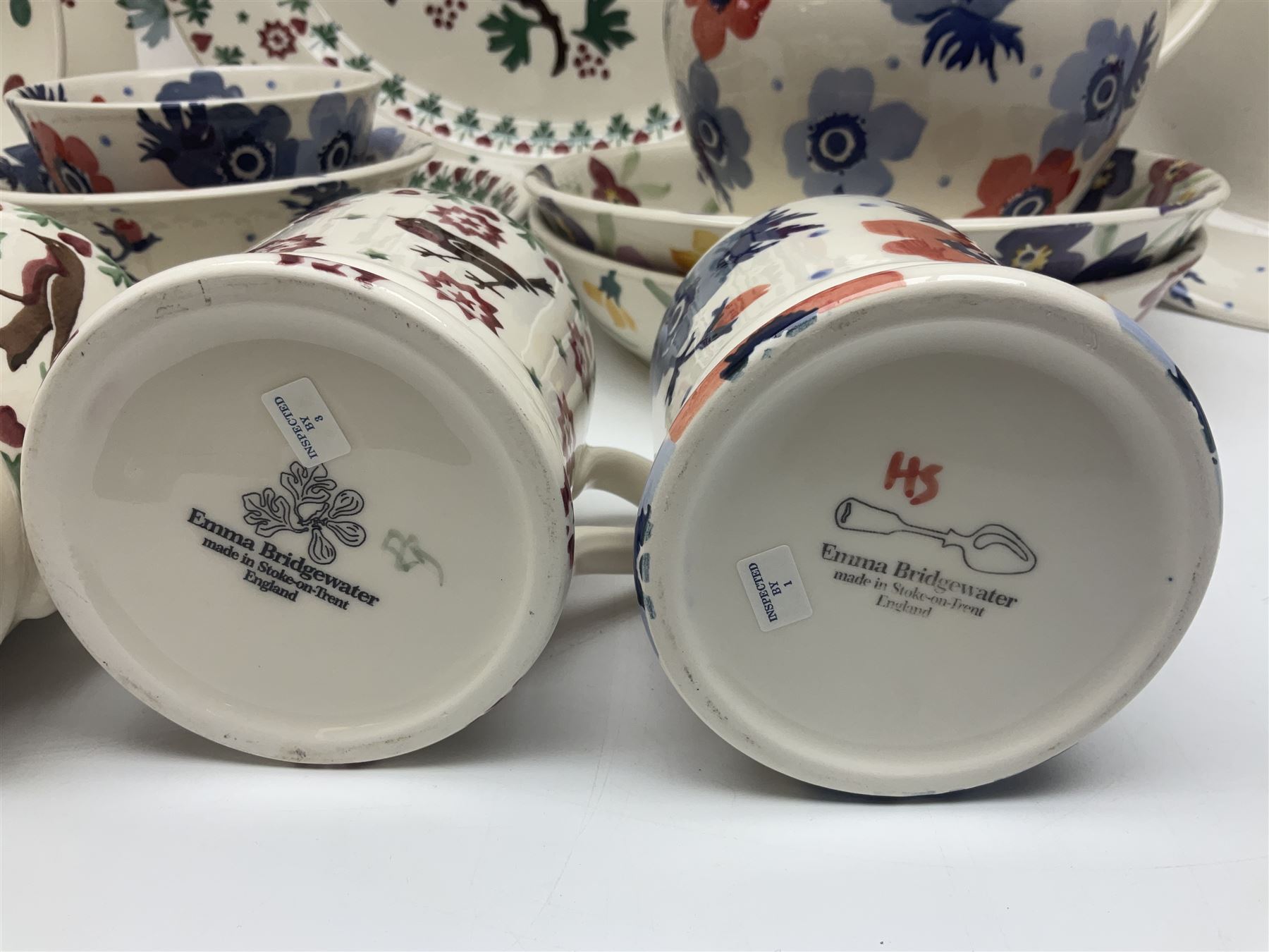 Emma Bridgewater ceramics, to include Christmas Joy Robin pattern meat platter, serving plate, bowl and two mugs, Anenome pattern jug, dinner plate, mug and three bowls, polka dot pasta bowl and two Wallflower pattern pasta bowls, largest D33.5cm