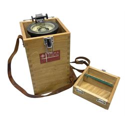 Saura handheld compass in wood case