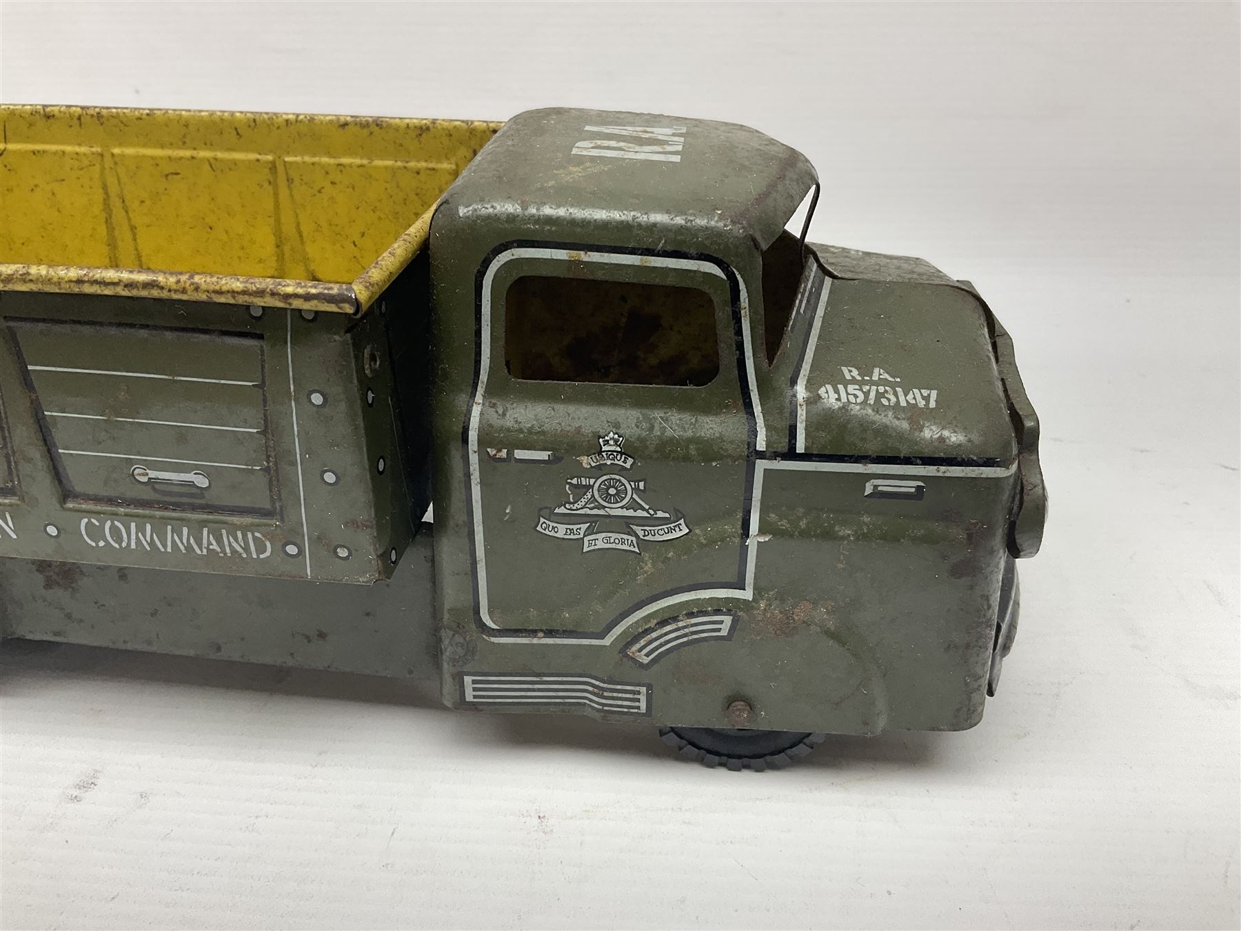 Louis Marx tin plate scale model of Royal Artillery Army transport lorry, circa 1940, H11cm, L32cm 