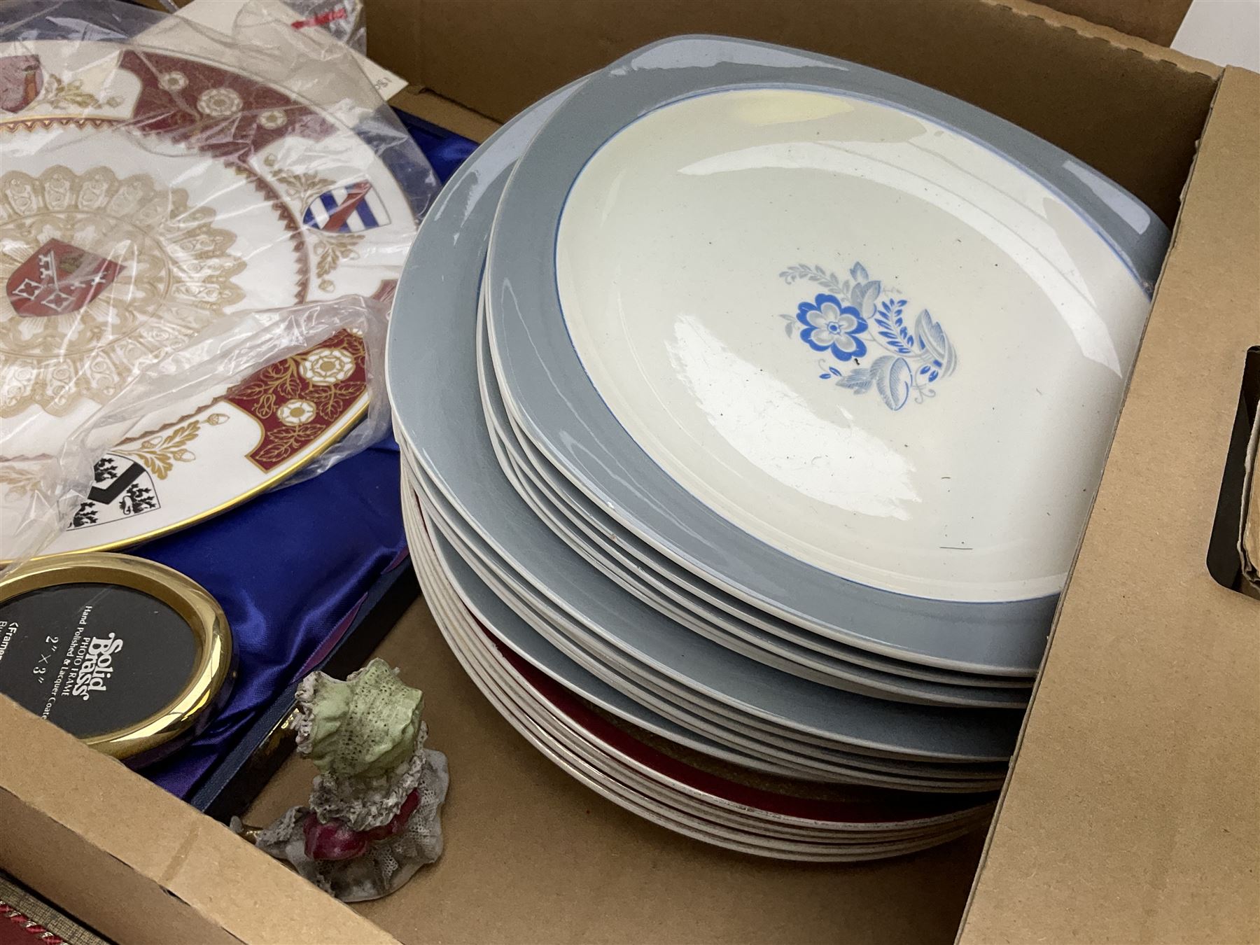 Twin handled cache pot in the style of Herend Hungary, stamped VA Portugal, decorated with birds upon branches, Mason's Ironstone large footed bowl in the Mandarin pattern, Spode Gainsborough bowl, Royal Doulton Bird of Paradise plate c1938 D4602, lustre plates, Aynsley, oriental style lidded vase, Portmeirion, lattice creamware, J & G Meakin Sol, Wedgwood, studio pottery, Spode York Minister boxed plate etc